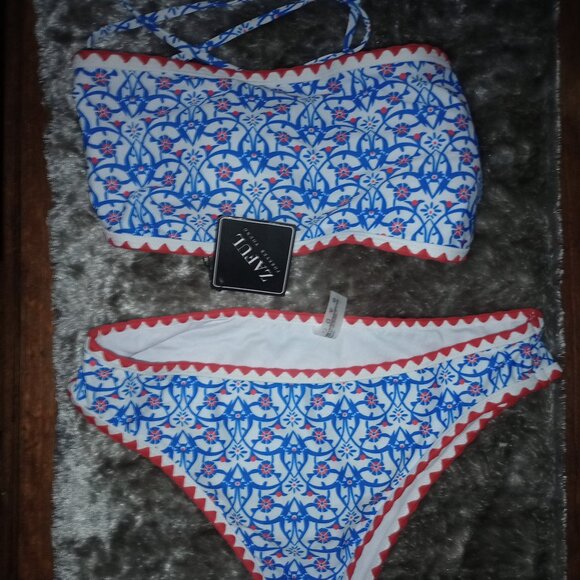 Bikini - Picture 1 of 1